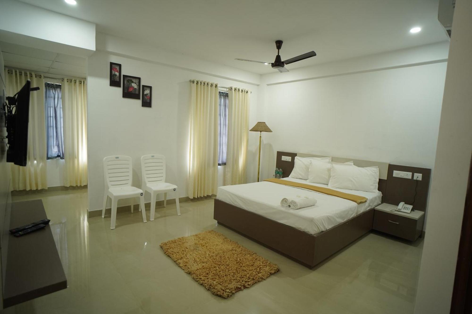 Sn Rooms Perumpavur Exterior photo