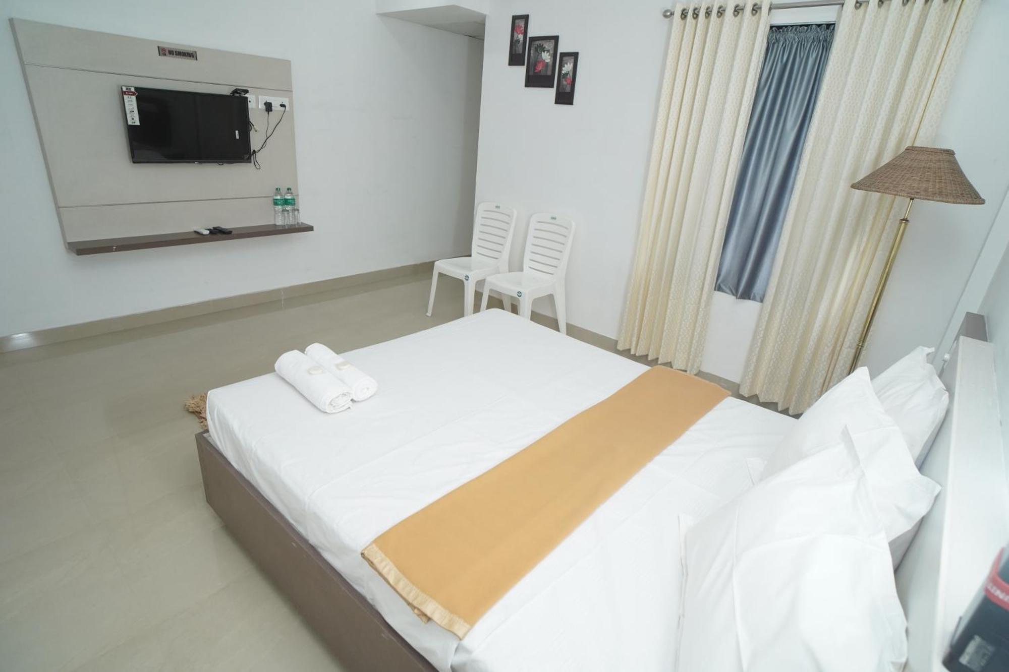Sn Rooms Perumpavur Exterior photo